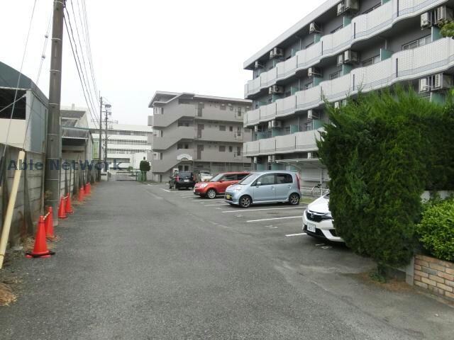 物件外観写真6　(駐車場)