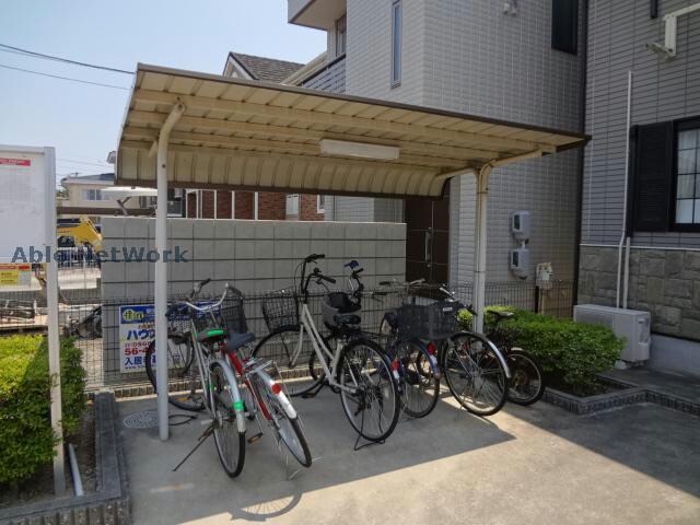 物件外観写真3　(駐輪場)