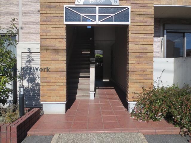 物件外観写真3　(エントランス)