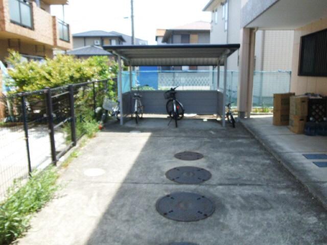 物件外観写真3　(駐輪場)