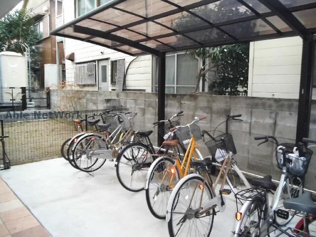物件外観写真4　(駐輪場)