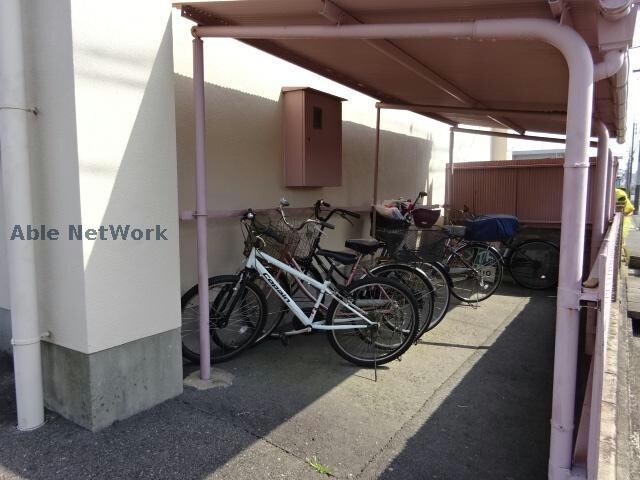 物件外観写真3　(駐輪場)