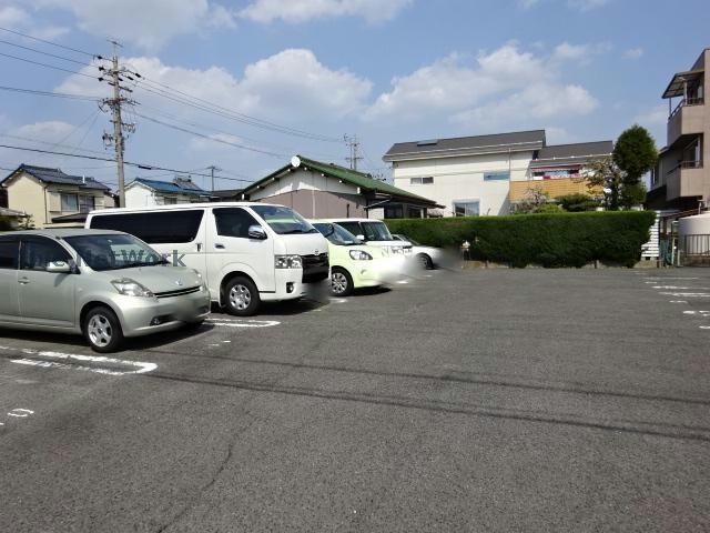 物件外観写真4　(駐車場)