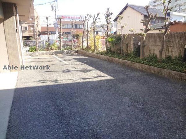 駐車場(敷地内駐車場（屋根無し）)