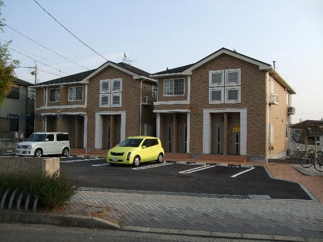 物件外観写真3　(駐車場)