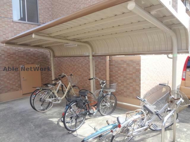 物件外観写真4　(駐輪場)