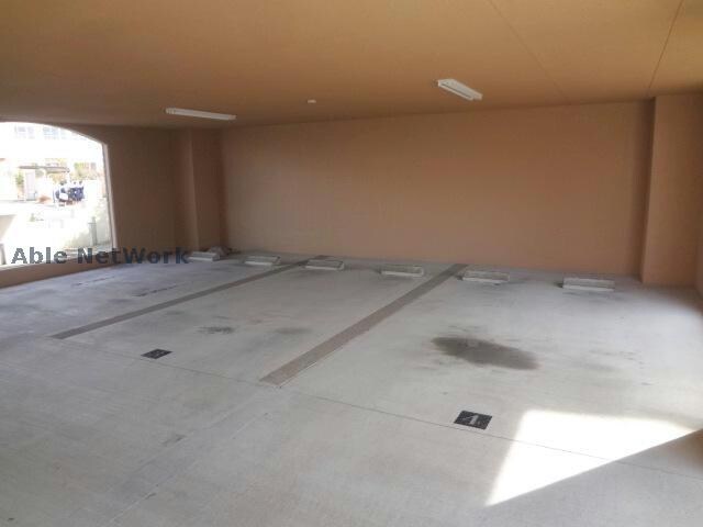 物件外観写真5　(駐車場)