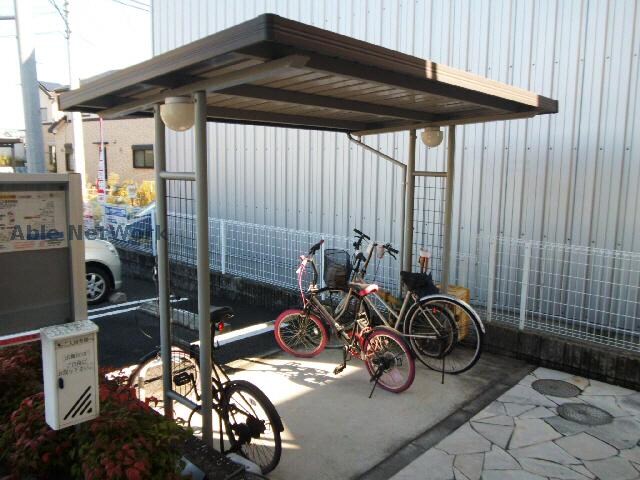 物件外観写真4　(駐輪場)
