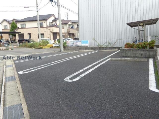 物件外観写真5　(駐車場)