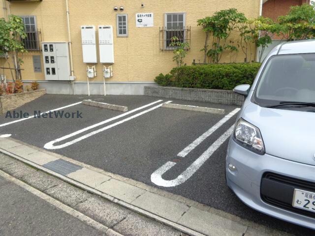 物件外観写真6　(駐車場)