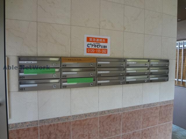 物件外観写真3　(郵便受け)