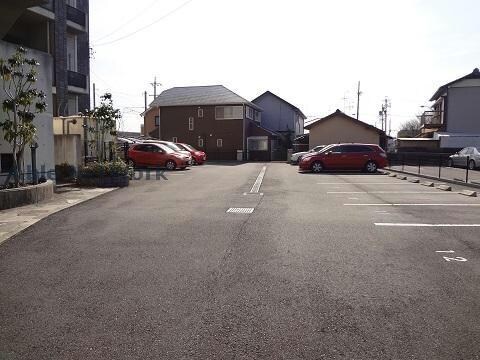 物件外観写真7　(駐車場)
