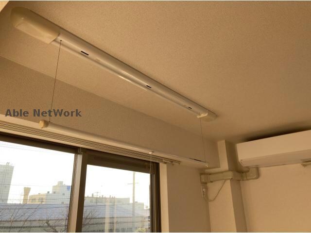 物件内観写真8　(室内物干し)