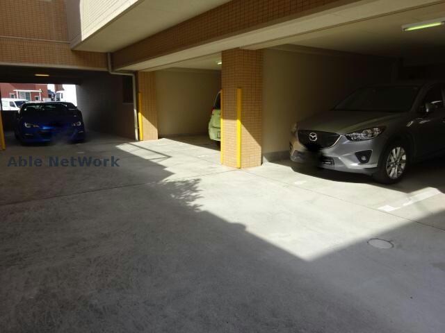 物件外観写真10　(駐車場)