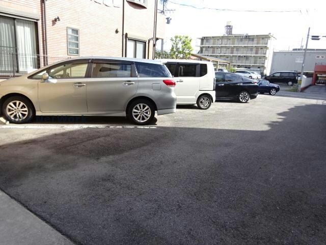 物件外観写真11　(駐車場)