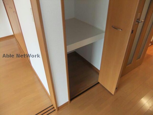 収納(同型モデル)
