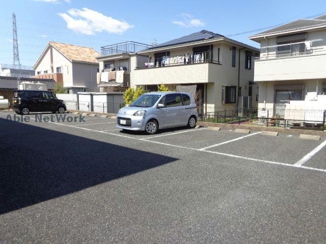 物件外観写真5　(駐車場)