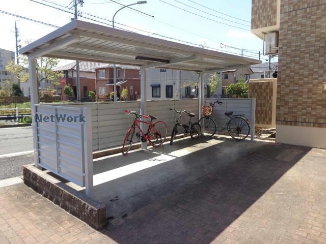 物件外観写真6　(駐輪場)