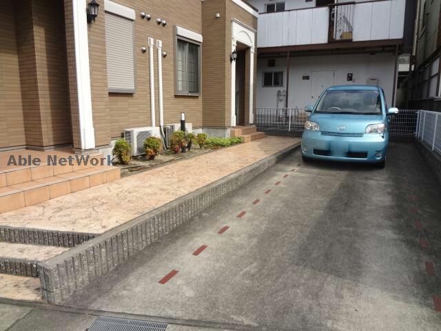 物件外観写真4　(駐車場)