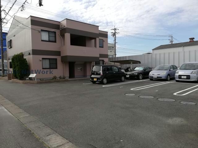 物件外観写真2　(駐車場)
