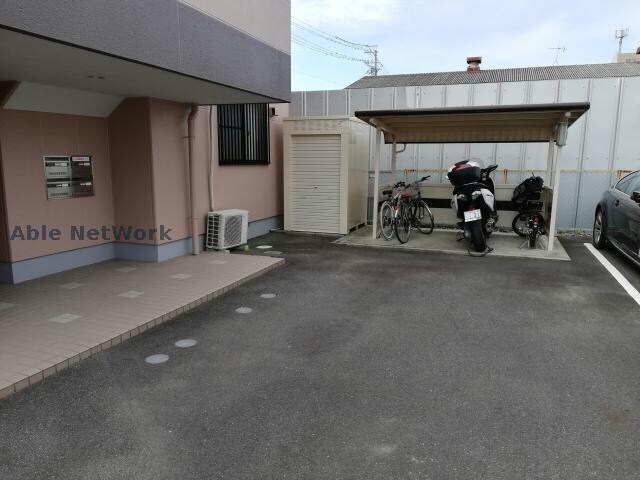 物件外観写真3　(駐輪場)