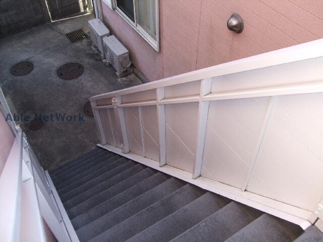 物件外観写真4　(階段)