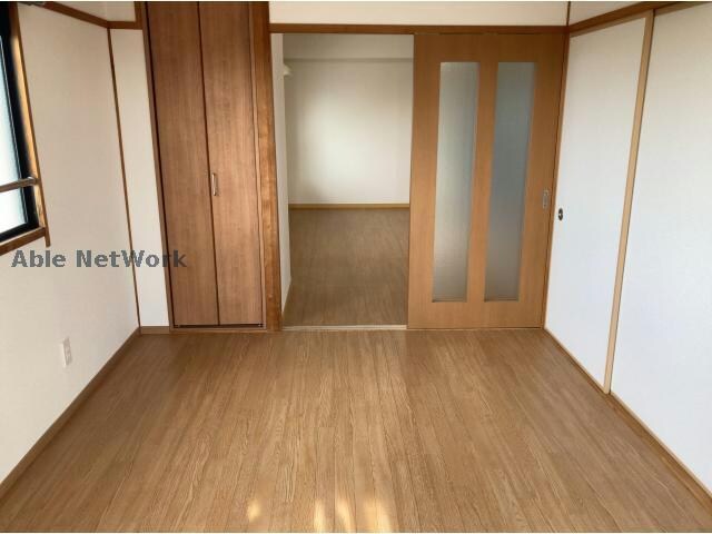 物件内観写真13　(洋室（南）6帖)