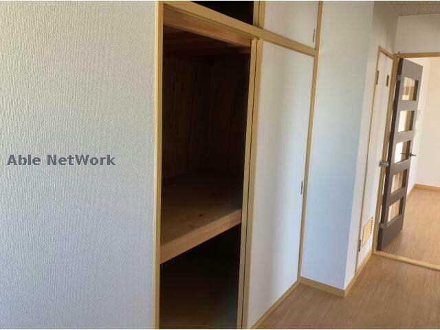物件内観写真26　(収納（廊下部分）)