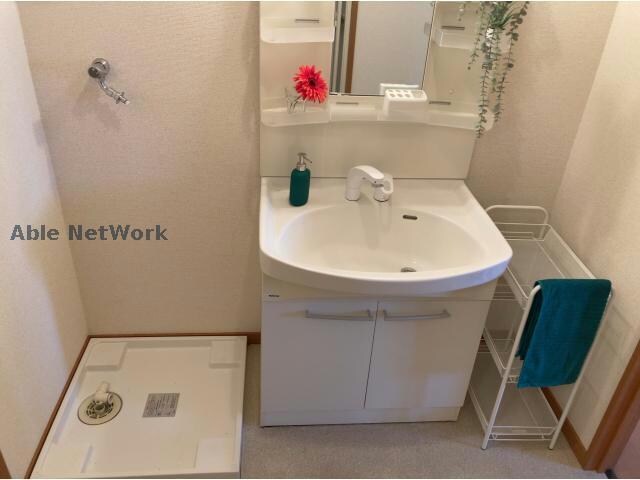 物件内観写真24　(シャンプードレッサー、洗濯機置場)