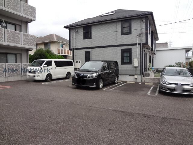 物件外観写真3　(駐車場)