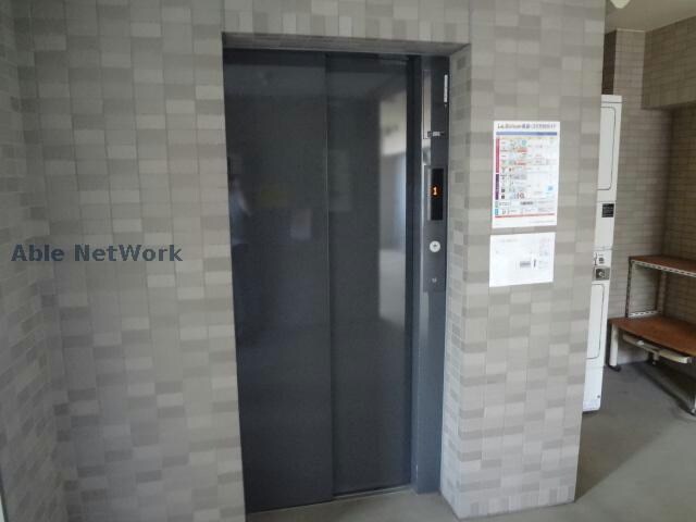 物件外観写真3　(エレベーター)