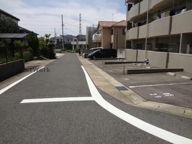 物件外観写真8　(駐車場)