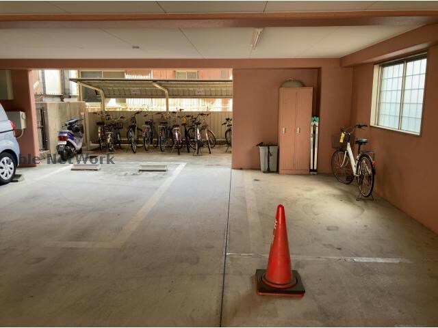 物件外観写真8　(駐輪場)