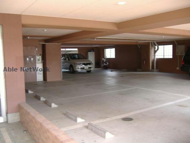 物件外観写真9　(駐車場)