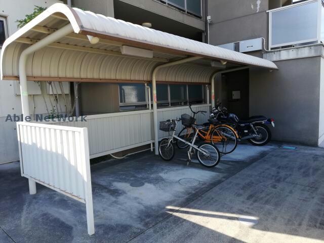物件外観写真5　(駐輪場)