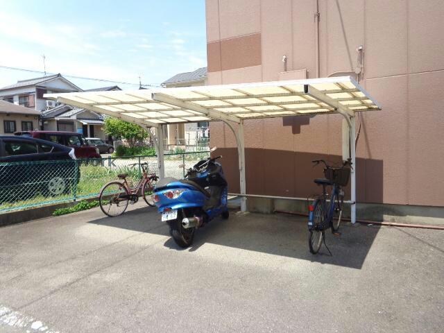 物件外観写真3　(駐輪場)