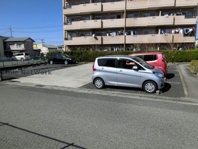 物件外観写真2　(駐車場)