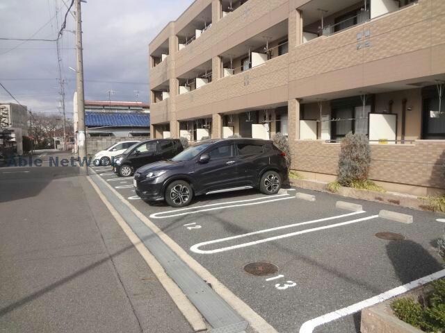 物件外観写真4　(駐車場)