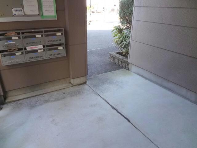 物件外観写真2　(エントランス)