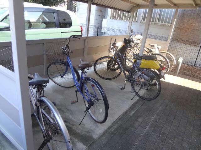 物件外観写真3　(駐輪場)