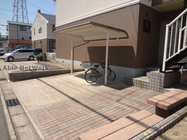 物件外観写真3　(駐輪場)