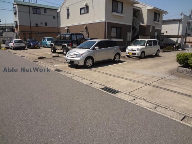 物件外観写真4　(駐車場)