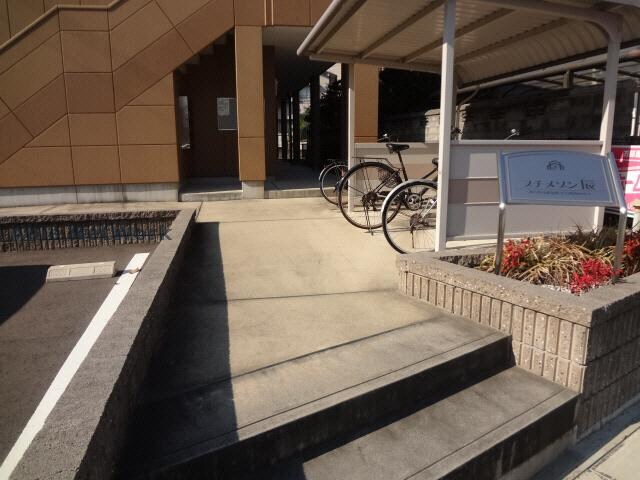 物件外観写真2　(エントランス)