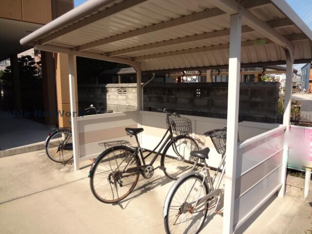 物件外観写真3　(駐輪場)