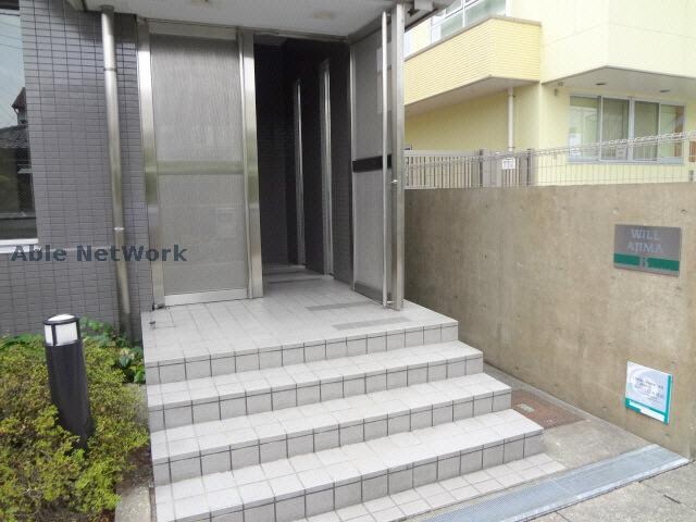 物件外観写真2　(Ｂ棟　エントランス)