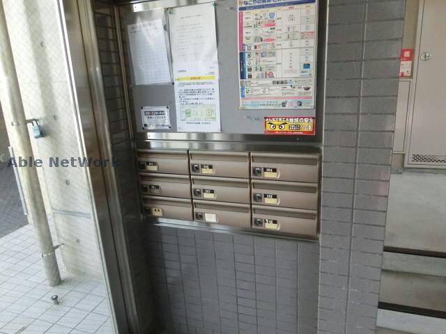 物件外観写真3　(Ａ棟　集合ポスト)