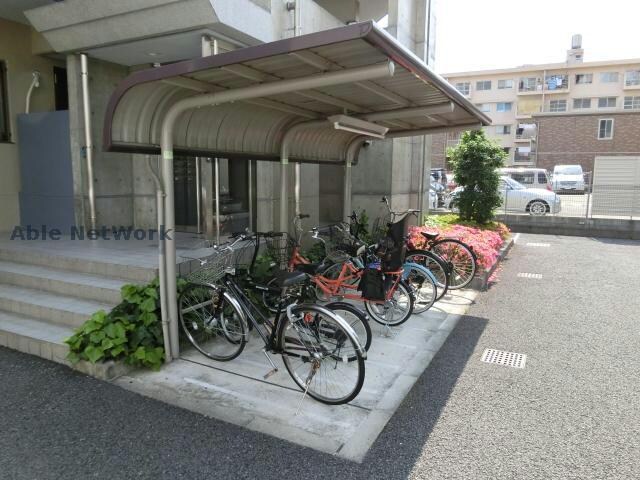 物件外観写真4　(Ａ棟　駐輪場)