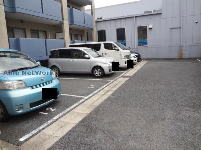 物件外観写真5　(駐車場)