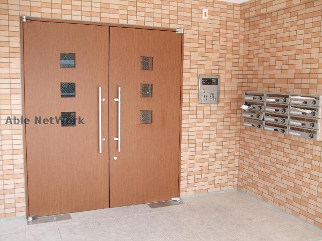 物件外観写真4　(オートロック、郵便受け)