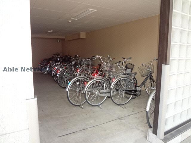 物件外観写真9　(駐輪場)